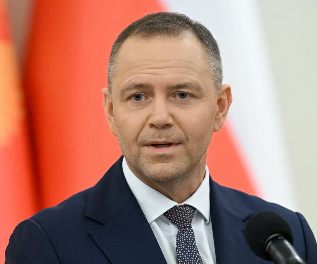 se_pl's tweet photo. 🚨PILNE! Karol Nawrocki zwołał Radę Bezpieczeństwa Narodowego. Chodzi o bezpieczeństwo Polski i plany dotyczące stałej bazy wojsk amerykańskich w naszym kraju. Posiedzenie odbędzie się 3 listopada o godz. 15:00 i będzie miało charakter niejawny. 

https://t.co/kGlTroYeiI https://t.co/l3znIBFuJW