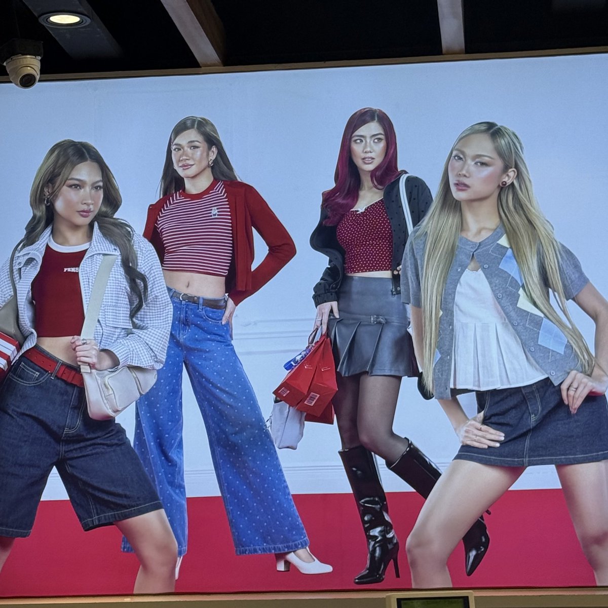 jhoannarocks's tweet photo. ANOTHER PHOTO DISPLAY OF #BINI AT PENSHOPPE 🫶 https://t.co/EDthp0sJqt