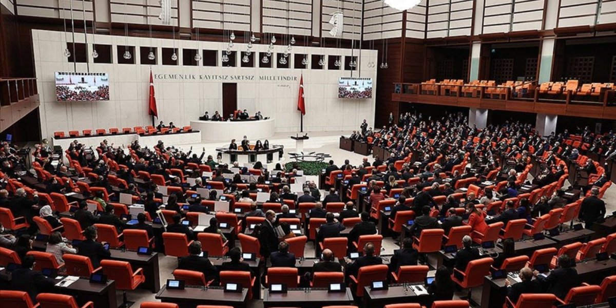 kamuhaberleri1's tweet photo. 2000-2008 arası sigorta girişi olanlar: Kademeli değil direkt emeklilik için kanun teklifi verildi
https://t.co/muaTkXqkdT https://t.co/iMleocffcc
