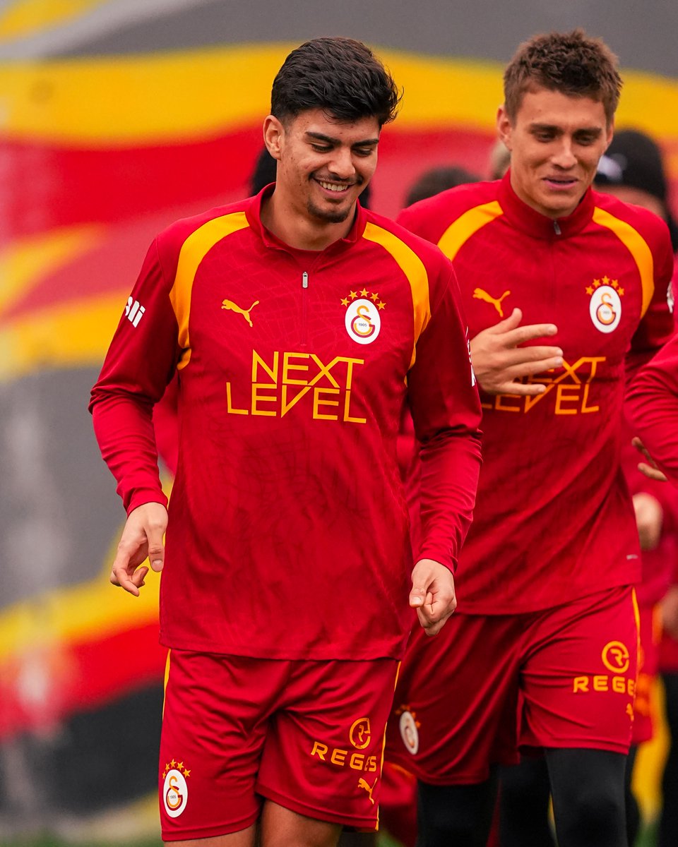 GalatasaraySK's tweet photo. 😊💛❤️ https://t.co/27YrerRPad