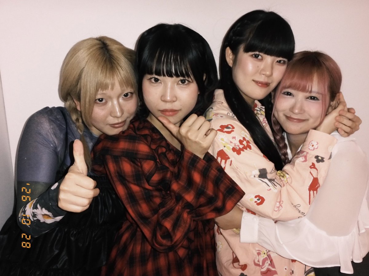 gremon_info's tweet photo. メンバー全員配信ありがとうございました🐵🤍

本日の全員配信での発表は・・・

ワンマン #ぐれもん1129BANANA 開催1ヶ月前企画！🍌
GREAT MONKEYS公式Xにて、メンバーがリレー形式で1ヶ月間スペース配信をします🎤🗓

でした！！

#ぐれもんFIGHT 企画のご参加もありがとうございました！
「FIGHT」の配信リリースは本日24:00から！🐒
▶️https://t.co/x8vaVrALg1

スペース配信企画の詳細告知はこのあとすぐ🍌=3333