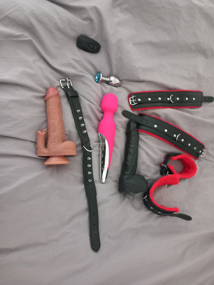 Dominatricsq6l's tweet photo. Besoin d’une chienne docile , exemplaire, obéissant et très motivé pour une séance le Week-ends intéressé contactez moi en Privé pour plus d’explications mes larbins . j’informe que j’exige dans un premier temps une Offrande de 70€ . ne venez plus perdre mon temps . https://t.co/q8XTFumnPr