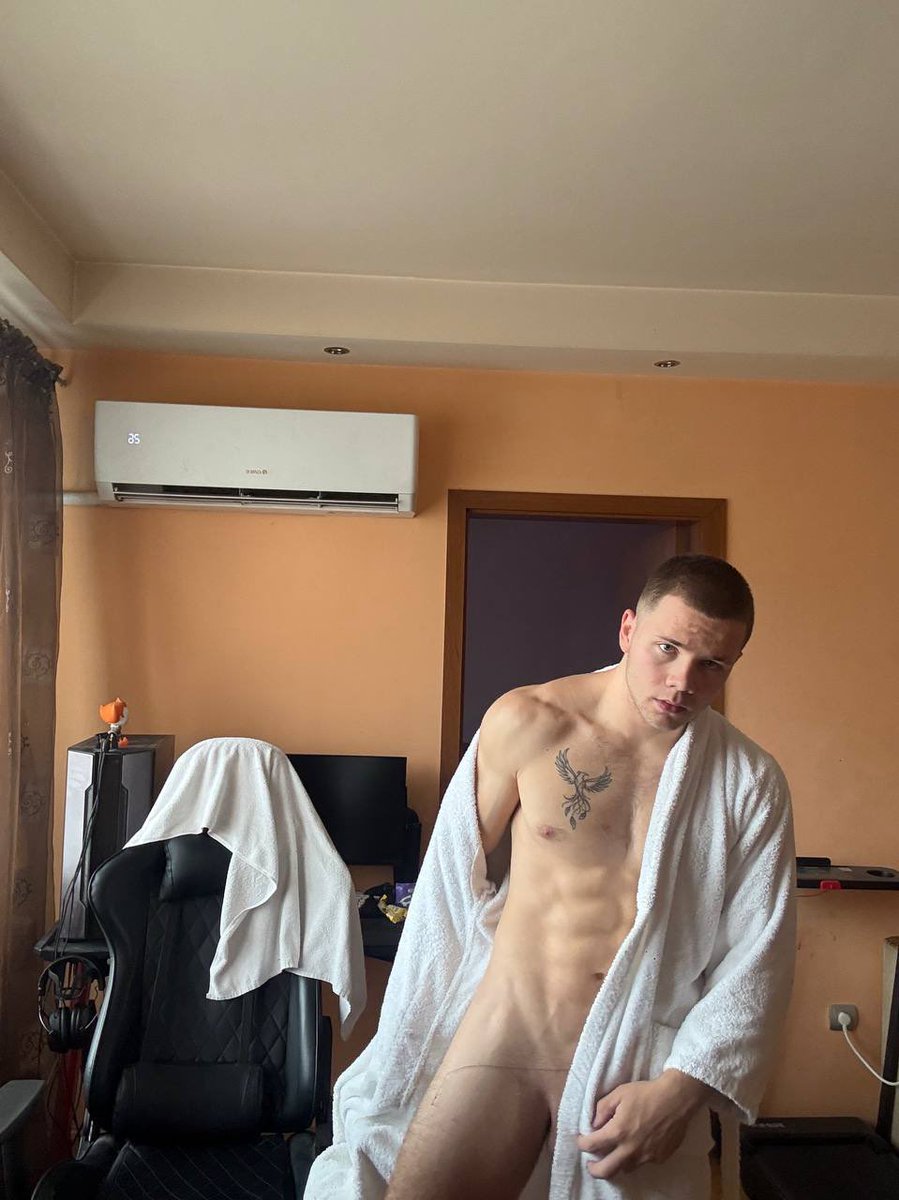 LuxuryBoy_69's tweet photo. Do you want to eat my dick? 🍆😈 https://t.co/4bJTENuZPp