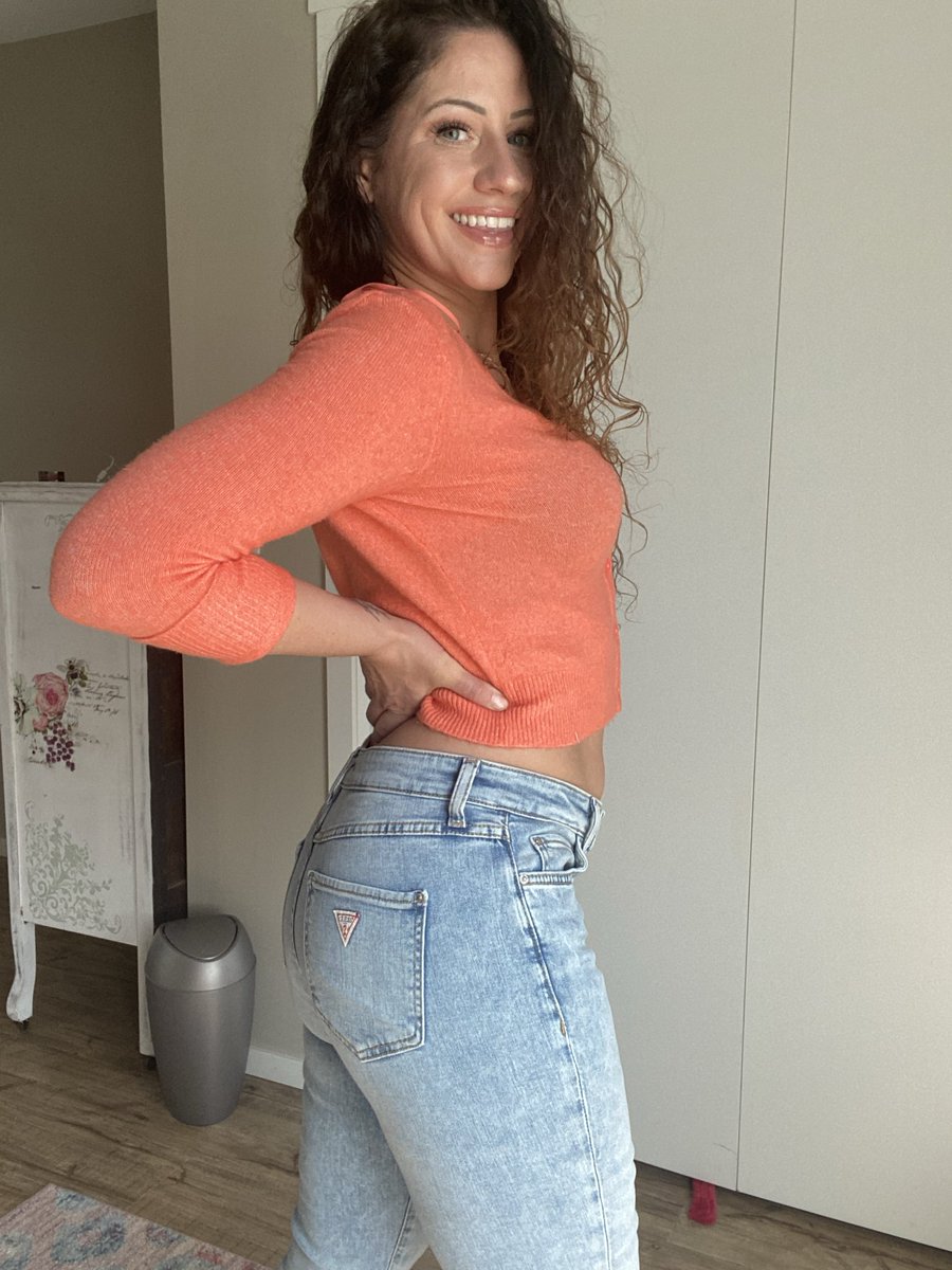its_Ashley_Anne's tweet photo. Happy lovely lady lumps day… or however that saying goes 👀😇 https://t.co/X1obusCAjk