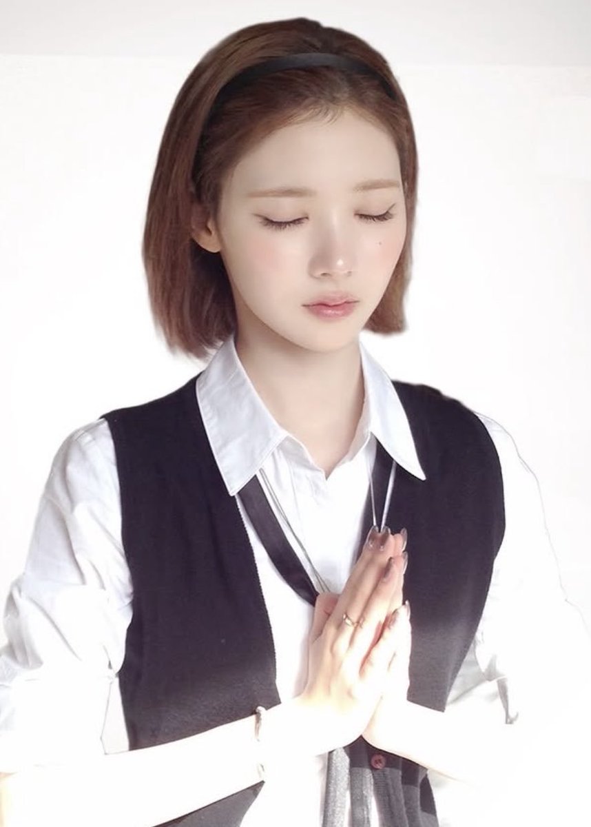 TopicsJiwoo's tweet photo. owo pray https://t.co/ZmNXN0p9Ds