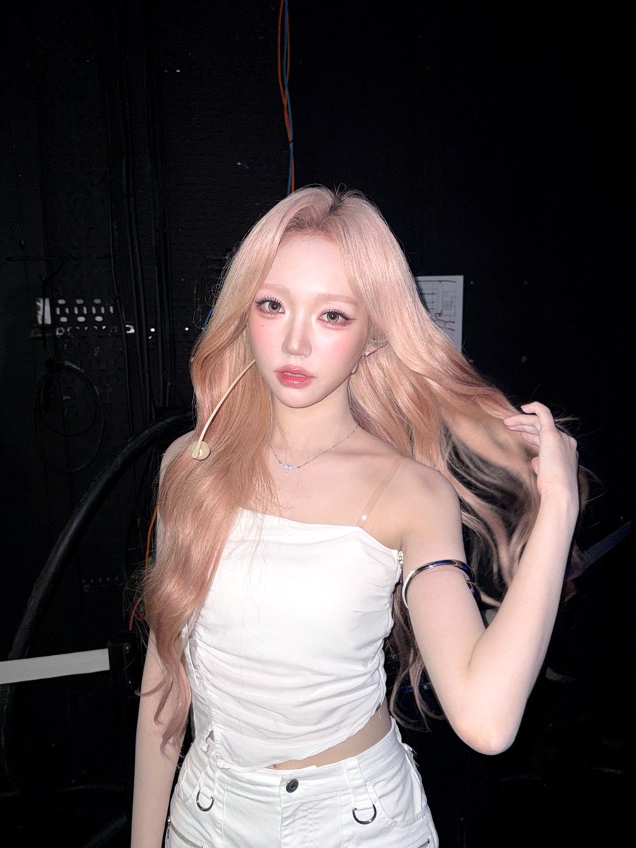 triplescosmos's tweet photo. 콘서트에서 깐숀 첫 공개..ෆ⸒⸒𖤐

#tripleS #트리플에스
#ShiOn #시온 https://t.co/0UiUX7lD8S