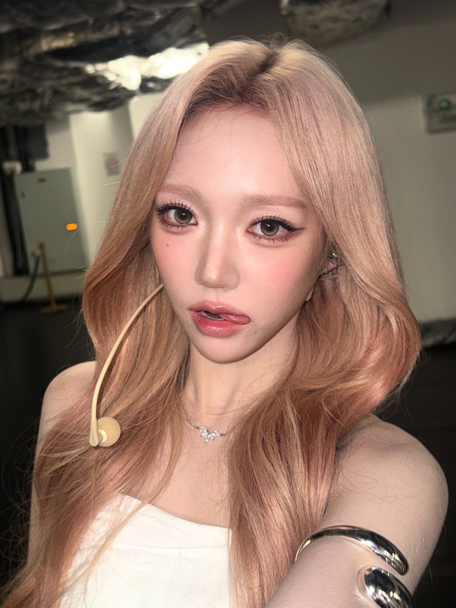 triplescosmos's tweet photo. 콘서트에서 깐숀 첫 공개..ෆ⸒⸒𖤐

#tripleS #트리플에스
#ShiOn #시온 https://t.co/0UiUX7lD8S