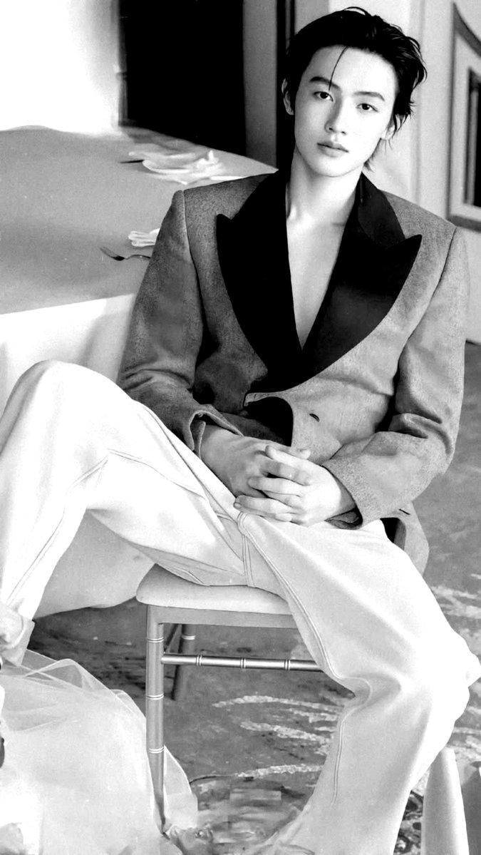 Seonvgyeon's tweet photo. —
Men's sitting standards https://t.co/df8Zs348Fd