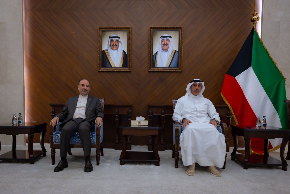 MOFAKuwait's tweet photo. استدعت وزارة الخارجية، ممثلةً بسعادة السفير حمد سليمان المشعان، نائب وزير الخارجية، اليوم الأربعاء الموا��ق 28 أكتوبر 2026، سعادة السفير محمد توتونجي، سفير الجمهورية الإسلامية الإيرانية لدى دولة الكويت، حيث تم تسليمه مذكرة احتجاج على البيان الصادر عن سفارة الجمهورية الإسلامية الإيرانية لدى دولة الكويت بتاريخ 28 أكتوبر 2026، وما تضمنه من تدخل سافر في الشؤون الداخلية لدولة الكويت، ومساس بسيادتها واستقلالية سلطتها القضائية، في مخالفة صريحة للقوانين والأعراف الدولية.

وجدد سعادة نائب وزير الخارجية رفض دولة الكويت واستنكارها الشديدين لأي تدخل في الأحكام القضائية الصادرة عن محاكمها الوطنية، مشدداً على ضرورة التزام الجانب الإيراني بأحكام القانون الدولي وميثاق الأمم المتحدة، ولا سيما مبادئ حسن الجوار وعدم التدخل في الشؤون الداخلية للدول، فضلاً عن أحكام اتفاقية فيينا للعلاقات الدبلوماسية لعام 1961.