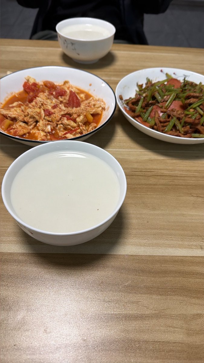 ijeaoo's tweet photo. 我真不能再这个点吃饭了
我在减脂😫😫😫 https://t.co/ev71oXj9yw