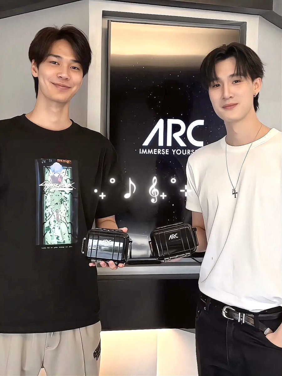 teeeeradech's tweet photo. gifts made especially for @dew_jsu &amp; @vitheepanich to celebrate this new milestone 🤍🎧 may these in-ears accompany you through many more stages, beautiful memories, and dreams come true! ✨

for #dew_jsu &amp; #tee_vtp — with lots of love,
@ninieysharlleys @teeeeradech @mamahppw https://t.co/LHvPCwiXVt