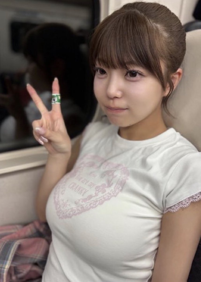 m1u_0x's tweet photo. インフルエンサーってほんとに脇甘いよなwwww

ガラスに映ってるのアウトだし闇深すぎるでしょ…

瞳の反射はマジで気にしてなかったぽくて目の中見るとわかりやすいかも... https://t.co/xt5q7WNPoO