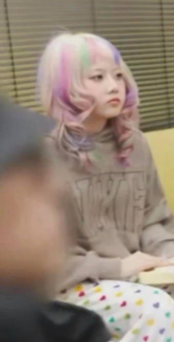 aurieclair's tweet photo. does she know i would die for her https://t.co/VklUUneiaI