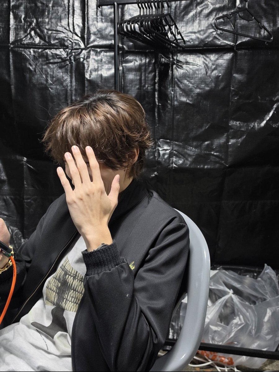 ycldtb's tweet photo. ur hands anton……,,,,,,, https://t.co/WyBzFgdjAh
