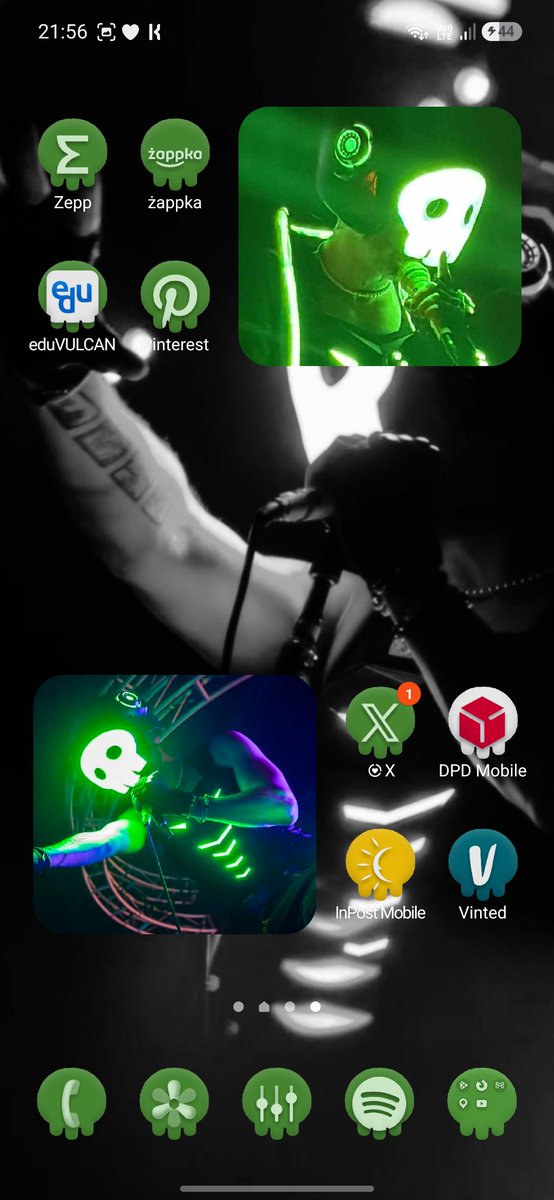 maxinull_'s tweet photo. day 13 of waiting for a vocaloid original from tlt 

🤤 i love my phone layout https://t.co/srLck4PV3O