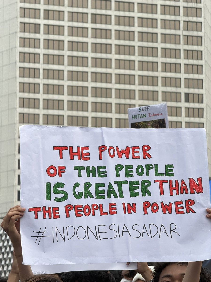 etoiledew's tweet photo. KEMBALIKAN KEBEBASAN BERSUARA. ADILI PELANGGAR HAM. HENTIKAN PEMBOROSAN UNTUK KEPENTINGAN POLITIK https://t.co/XozOLmstkU