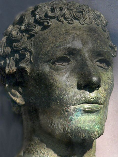 lbnBattuta's tweet photo. Bronze statue depicting a Berber from Libya in 300 BCE, who lived around the time of Alexander the Great. https://t.co/e9H2uven31