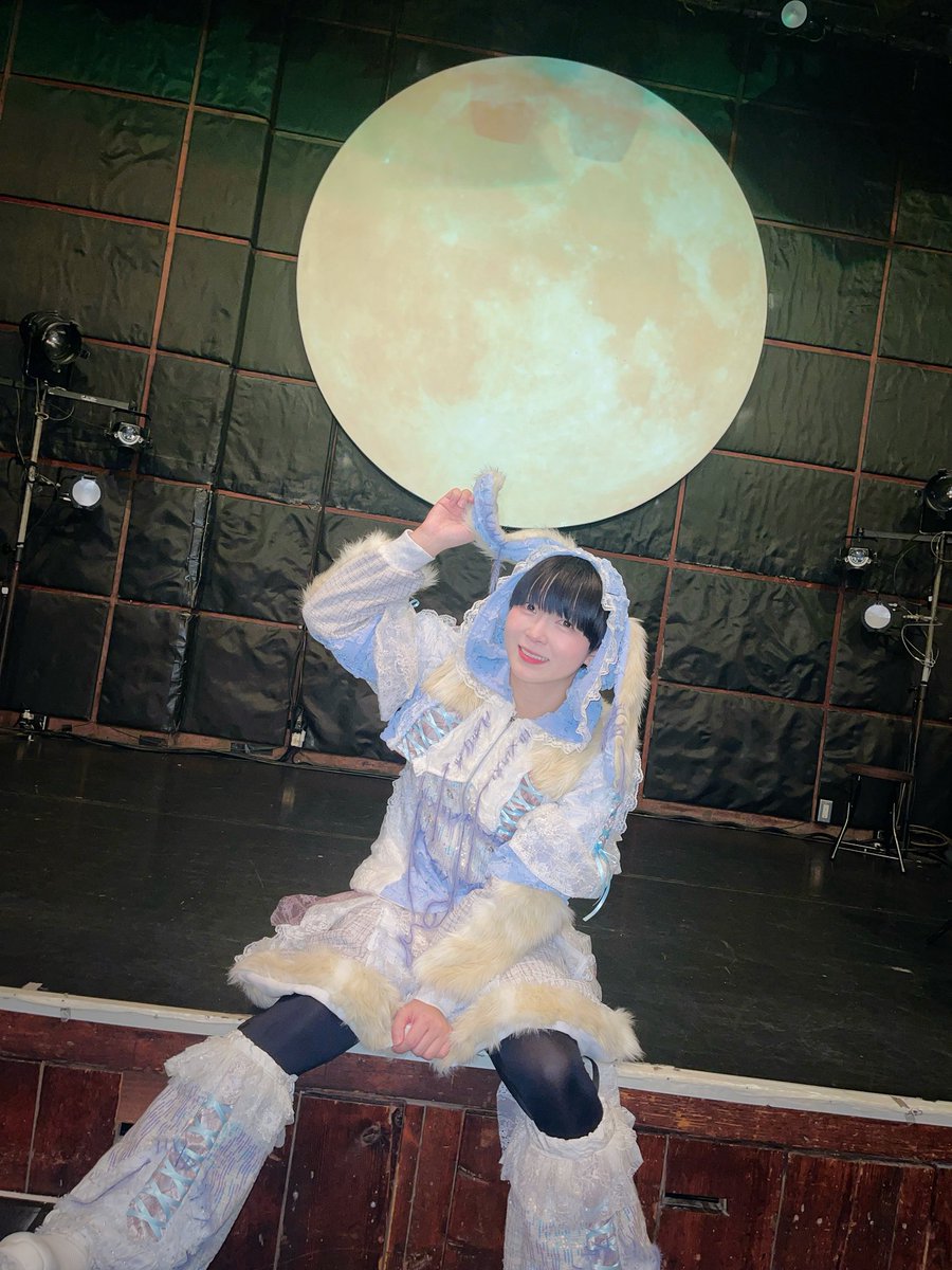 fude_sakigake's tweet photo. 筆村栄心生誕衣装2026
ウサギ衣装かわいいでしょ！🐰🌕
パフォーマンス中にフードについたウサ耳がぴょんぴょんするところがお気に入りです†˚ʚ(՞ ܸ. . ܸ՞)ɞ˚†

衣装制作：土屋リサさん(@kurosh1roro ) https://t.co/gFgK4VCfwn