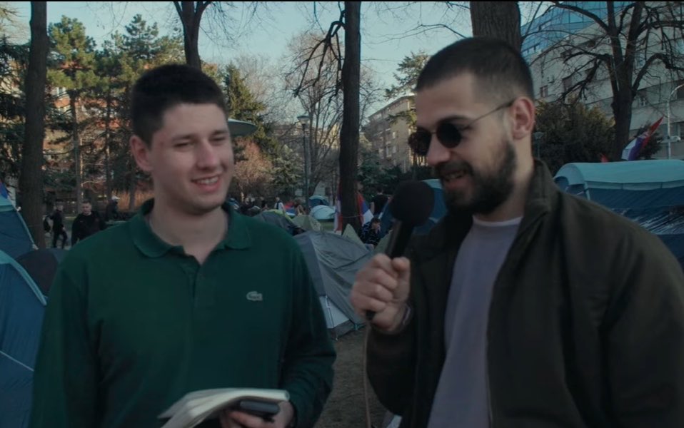 strahinjaclvc's tweet photo. Kako je bio srećan što je mislio da ga
ovaj momak izistinski intervjuiše hahahhahahhahahah https://t.co/seduQpuzMN