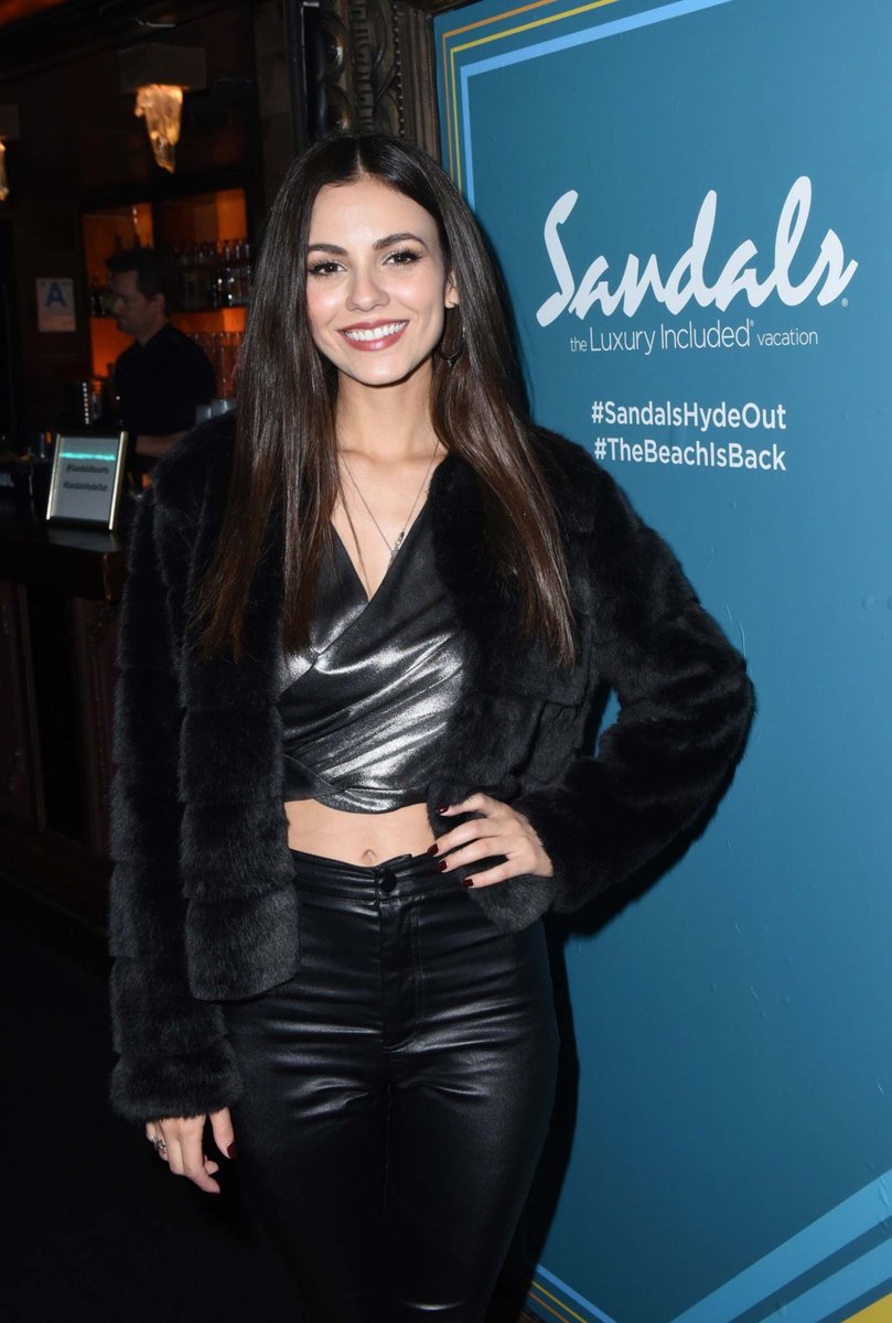 casualbabes1's tweet photo. Victoria Justice (33) https://t.co/Dv2Qsv6gJF