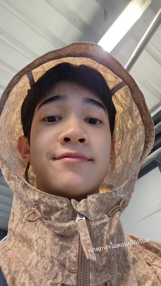 somondpro's tweet photo. wanna bite his cheek so badly 😬🤏🏽 https://t.co/lpTKE7Mg6O