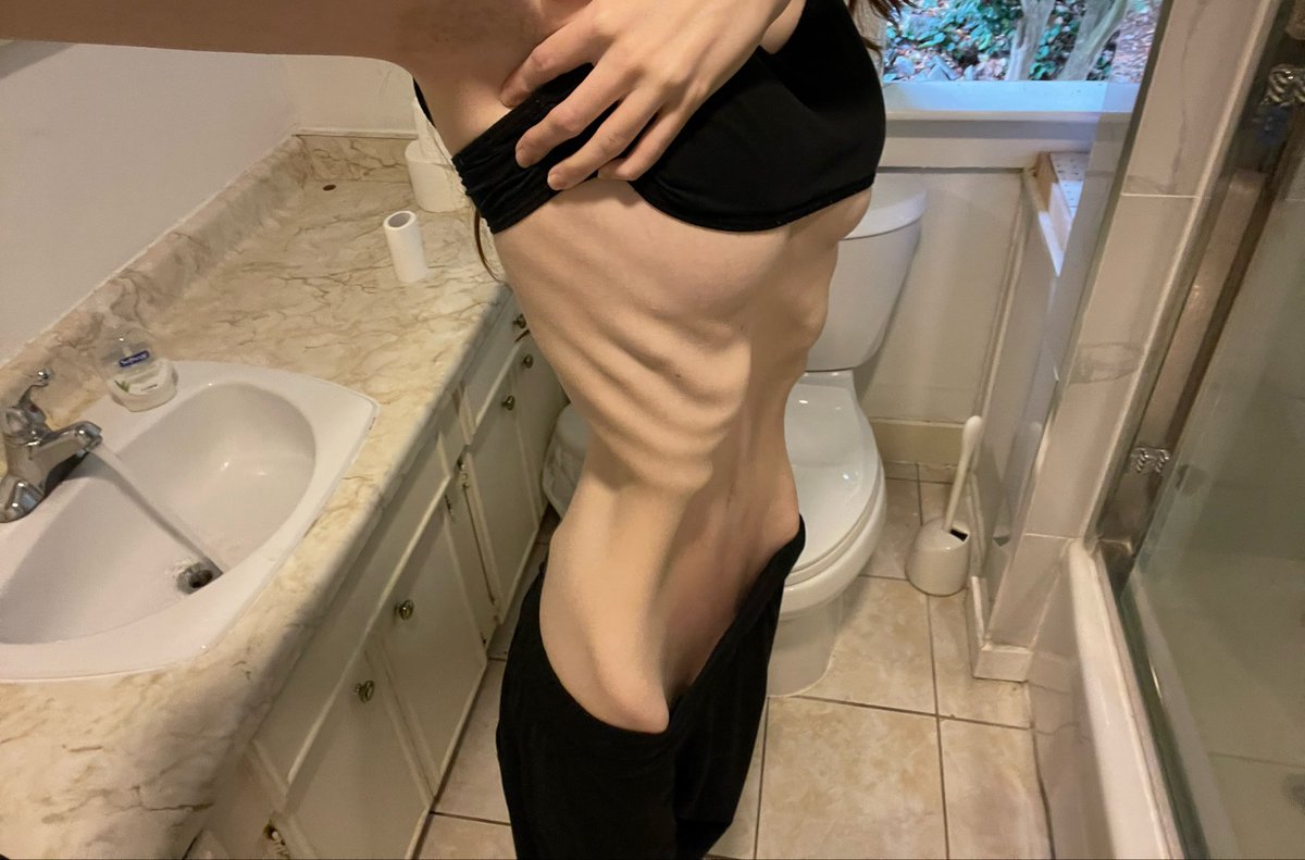 Ashleymelihvw's tweet photo. BMI guesses? #edrtwt https://t.co/GWmhZNH8jg