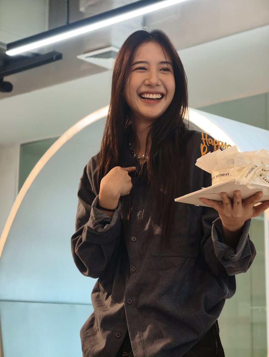 knownej's tweet photo. แล้วแพ้ยิ้มแบบนี้มากกกกกกกก

#Jorin4EVE
#JOeYFULDAY
#Jorin27thBirthday https://t.co/xopAyeQ1xr