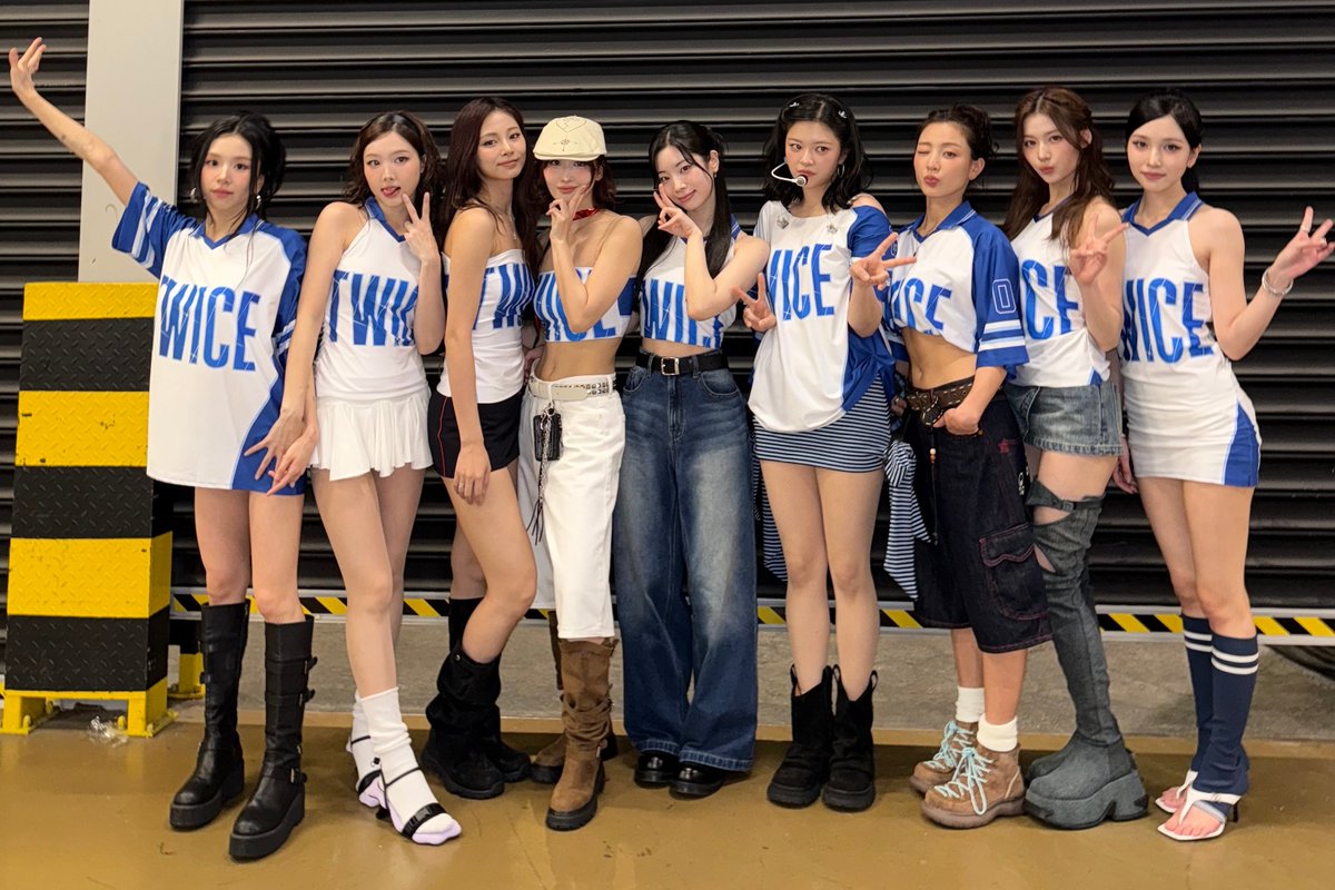 godmitzu's tweet photo. TWICE FOR FANS' CHOICE MAMA ROUND 2 HAS BEGUN

THIS IS MY ONE VALID VOTE FOR DAY 1 #2026MAMAVOTE #TWICE https://t.co/1SZedFzzsM