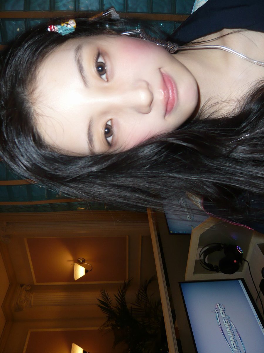 twoonehee's tweet photo. 261028 아일릿 인스타 #원희 https://t.co/BkqSfBMl0H