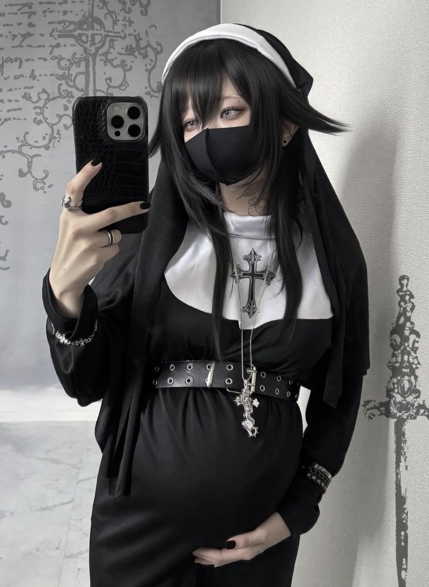 eyeshiny_gibous's tweet photo. One year later ✟✞ https://t.co/meVj00FsKx