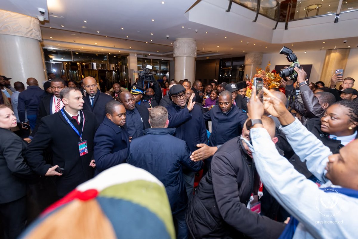 Tele_50's tweet photo. Le président Félix Tshisekedi doit s’entretenir en tête-à-tête avec son homologue russe, Vladimir Poutine, au Kremlin. 

Cette rencontre intervient en marge du 3ᵉ Sommet Russie–Afrique, qui se tient les 28 et 29 octobre à Moscou. Les échanges devraient s’inscrire dans le renforcement des relations entre la RDC et la Russie.

Trois accords de coopération sont également prévus, notamment dans la santé, l’économie et la formation professionnelle des jeunes Congolais.
https://t.co/n5fd4Ggaav