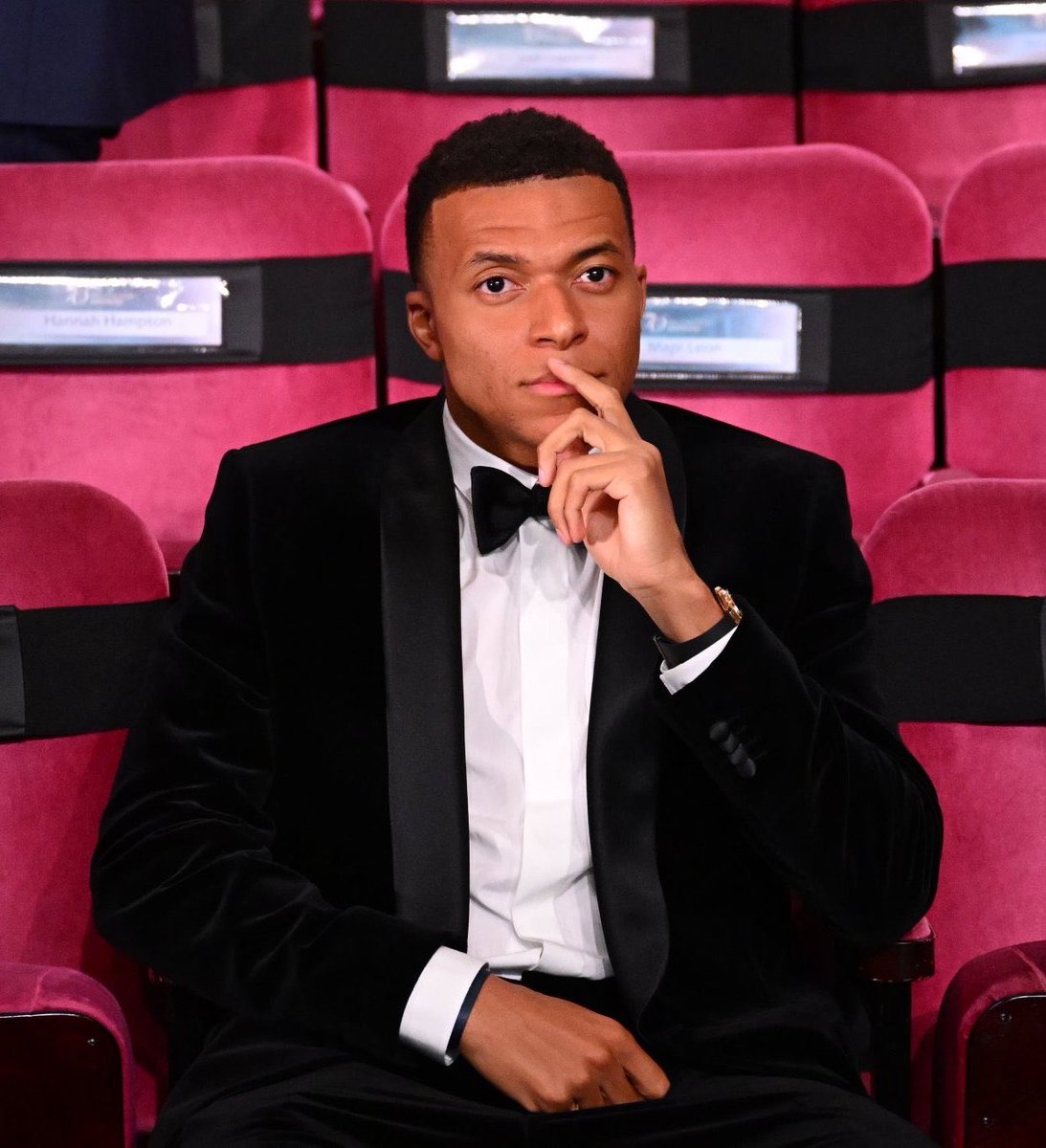 _BeFootball's tweet photo. 🚨🚨 C’EST PARTI LOIN : MÊME AU NIVEAU DE LA FFF, LE TÉLÉPHONE A CHAUFFÉ SUITE À LA POLÉMIQUE MBAPPÉ 🇫🇷 ! 📞
La FFF indique que « les contrats en cours avec nos partenaires chinois, CONCERNENT L’ÉQUIPE DE FRANCE DANS SON ENSEMBLE ».
(@lequipe) https://t.co/s8WEWoqYcp