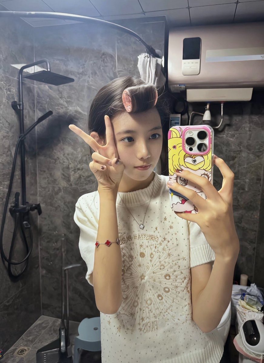 sarah36rc7's tweet photo. 有人看喷泉的吗

刚睡醒   就来X发泄一下啦

流言 77 我秒发🦀🦀 https://t.co/eHHFXL1Ztl