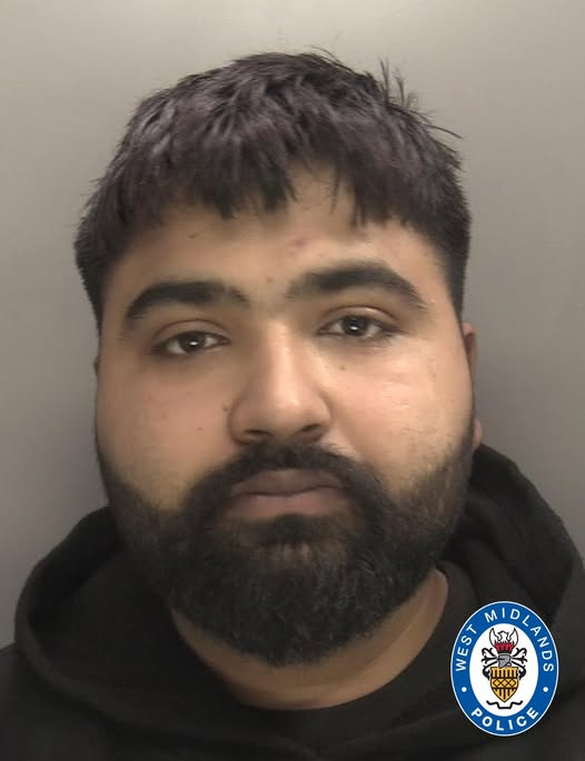 Alexandr4Denman's tweet photo. When doesn't a day go by when another foreign face and name is wanted by police....
Have you seen Harpinder Singh?
The 27-year-old, who has links to Tipton, is wanted on suspicion of making threats to kill.
If you see him or can help us find him, call 999 quoting 20/345097/26. https://t.co/QcSVb3hYj0