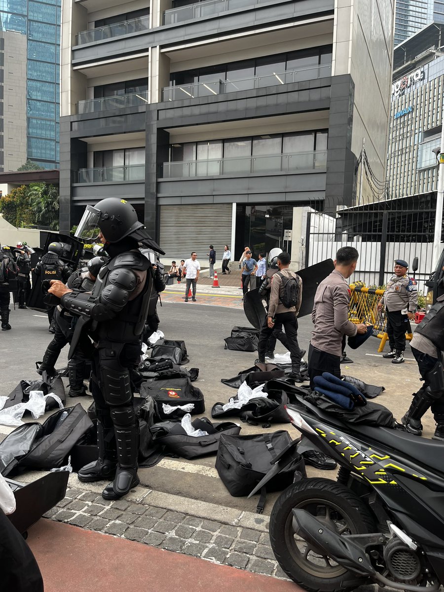 SummerInBetween's tweet photo. Mo ngapain si naik motor jir KONYOL. https://t.co/IF7iMsWh0S