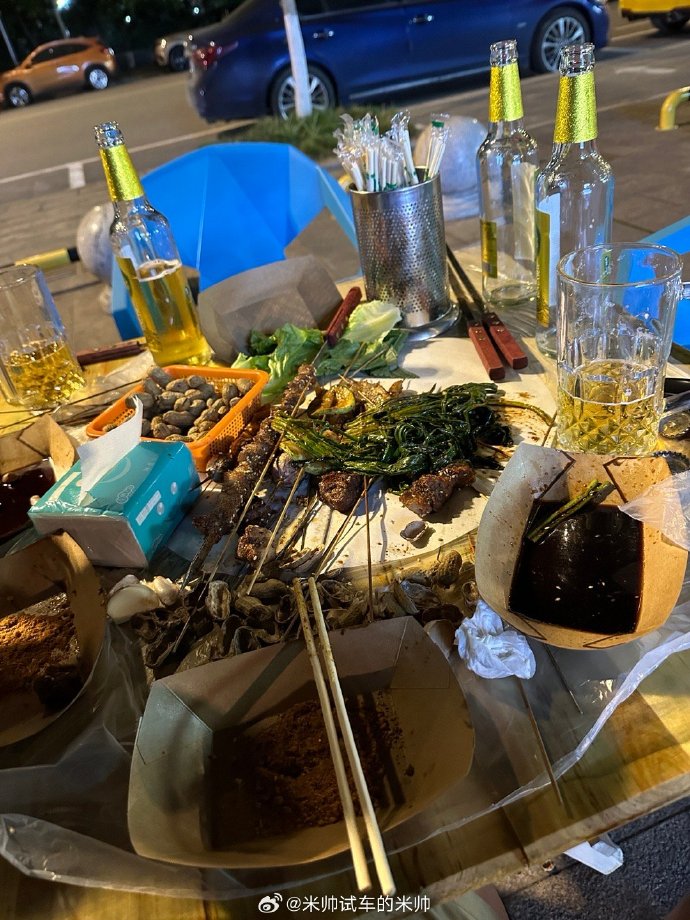 snk81qyzd's tweet photo. 劣った酒でも、乗り越えた先には美味しい餃子が待ってる。（翻译：就算酒质低劣，跨越之后总有美味饺子等候。）， https://t.co/HpJgRVYTHQ