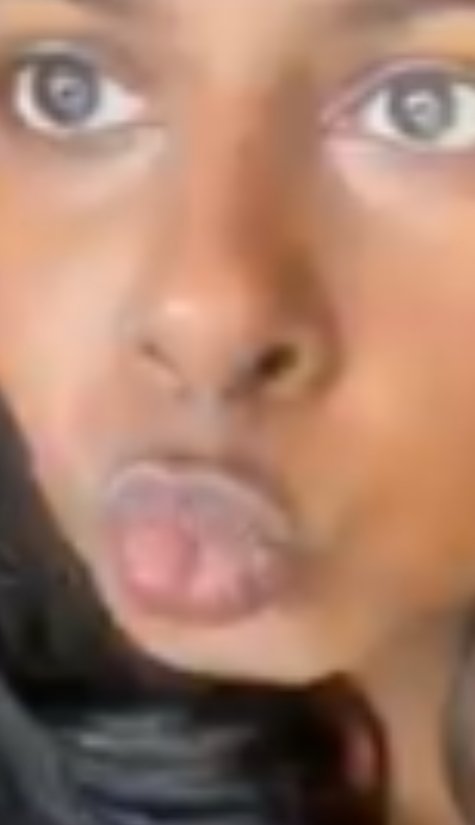 ranashreYy's tweet photo. @jeene2yarr Ye kaisa muh h gand ke chedd jaisa 🤢🤢 https://t.co/x6m6ot9GxX