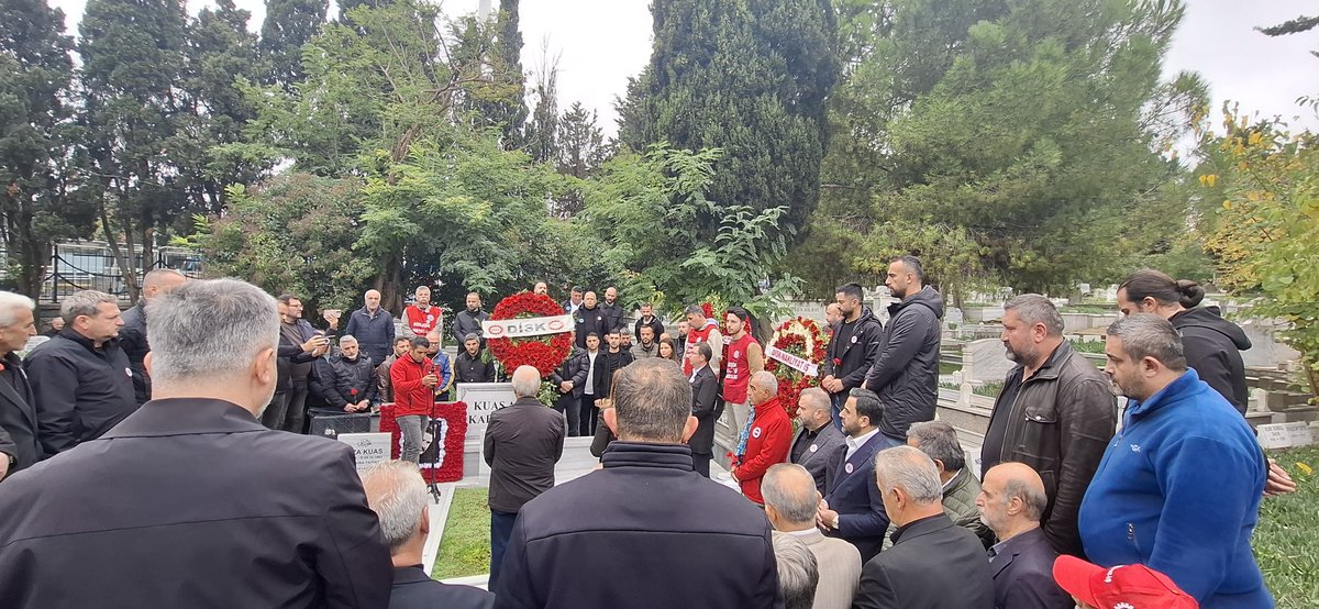 diskinsesi's tweet photo. Yaşamını işçi sınıfının mücadelesine adayan, Türkiye işçi sınıfının unutulmaz önderlerinden, DİSK kurucusu ve Lastik-İş Sendikası Onursal Genel Başkanı Rıza Kuas'ı ölümünün 45. yılında Edirnekapı Hava Şehitliğindeki mezarı başında saygıyla, sevgiyle, özlemle andık. https://t.co/1rGpaDN2Vi