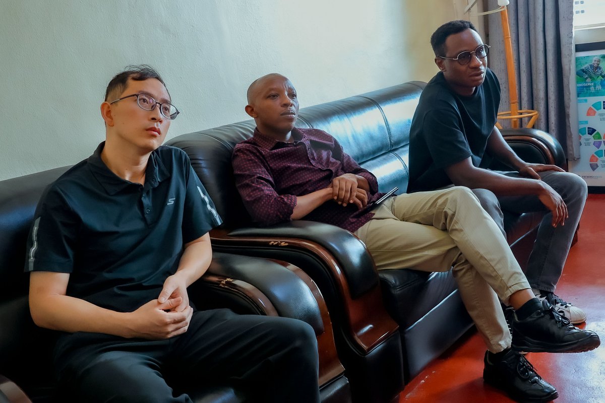 umukironews's tweet photo. @MusanzeDistrict: Today, Vice Mayor/ED @UWANYIRIGIRAcl3, received a delegation from OBOR Technology Rwanda Ltd, a roofing sheets manufacturing industry, led by Mr. Telesphore Mbonabucya, to discuss investment opportunities that facilitate expansion of their business in Musanze. https://t.co/UJGK5xSoA8