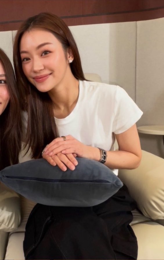 freen__brainrot's tweet photo. she's even more beautiful in casual fits 😩 https://t.co/OScCeCF0ea