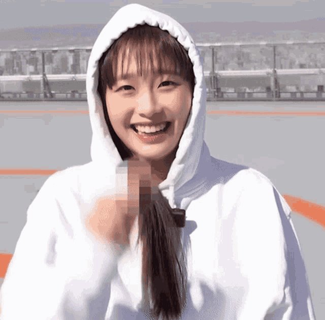 CdzUnity's tweet photo. chuu giving the middle finger is my fav gif https://t.co/Gm3Y7uX5uB
