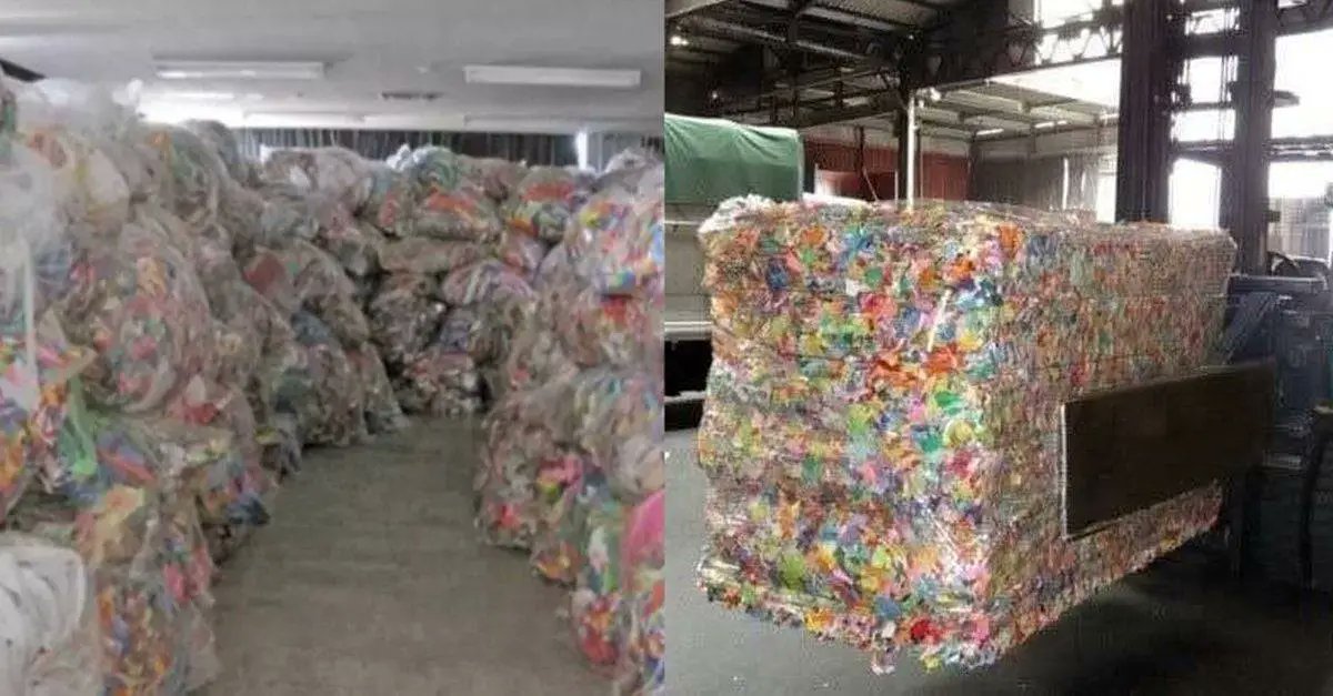 radiospirit000's tweet photo. In 2023 an earthquake struck Turkey. Instead of sending daily necessities that are vital to survival like water, rice, food, first aid kid, blankets/medicine, Japan was sending truck loads full of their "proud Japanese culture" : useless paper cranes to 🇹🇷
https://t.co/xmm7OUdo6S https://t.co/y2IyFyIoP1