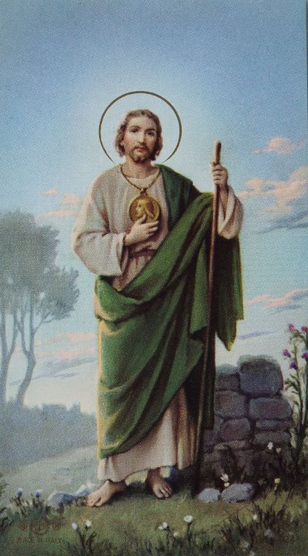 Santododia1's tweet photo. Oração a São Judas Tadeu

São Judas Tadeu, glorioso Apóstolo,
servo fiel, amigo e primo de Jesus.
A Igreja vos invoca e honra por todo
o mundo como patrono dos casos desesperados
e dos negócios sem remédio.

Rogai por mim que estou tão desolado!
Eu vos imploro, fazei uso do privilégio
que tendes de trazer socorro imediato,
onde o socorro desapareceu quase por completo.
Assisti-me nesta grande necessidade,
para que eu possa receber as consolações
e o auxílio do céu em todas as minhas
precisões, tribulações e sofrimentos.
São Judas Tadeu, alcançai-me a graça
que vos peço.

Eu vos prometo, ó bendito São Judas,
lembrar-me sempre deste grande favor
e nunca deixar de vos louvar e honrar como
o meu especial e poderoso patrono e fazer tudo
o que estiver ao meu alcance para espalhar
a vossa devoção por toda a parte.

Amém.

São Judas Tadeu, rogai por nós!