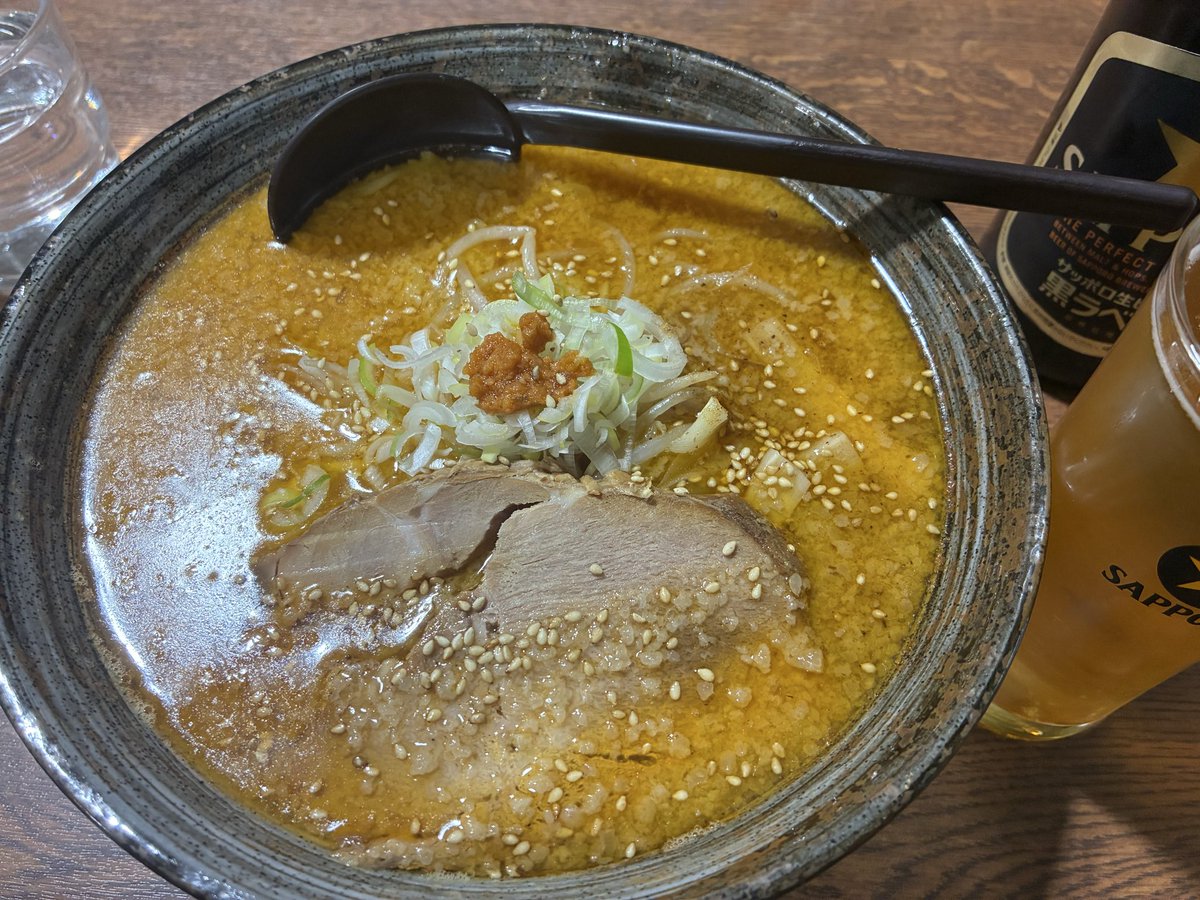 Leonqrxd's tweet photo. ラーメンとビール https://t.co/Tyidb45PlD