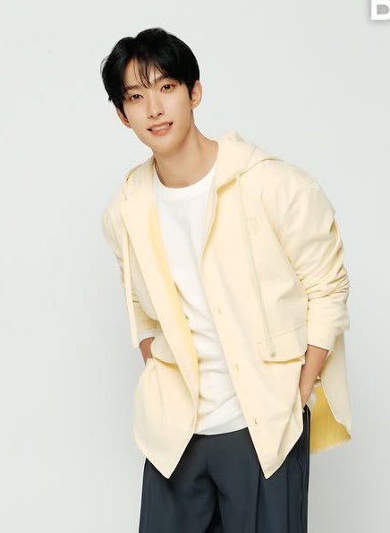 kyeomties's tweet photo. Can we talk about how gorgeous his puppy hair and make-up is here?? I’m obsessed https://t.co/APWx3uu6bK