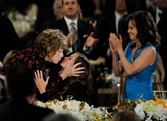 LucilleFilm's tweet photo. Julia Roberts and Shirley MacLaine at the AFI Awards, 2012 https://t.co/62h3E4C5yv