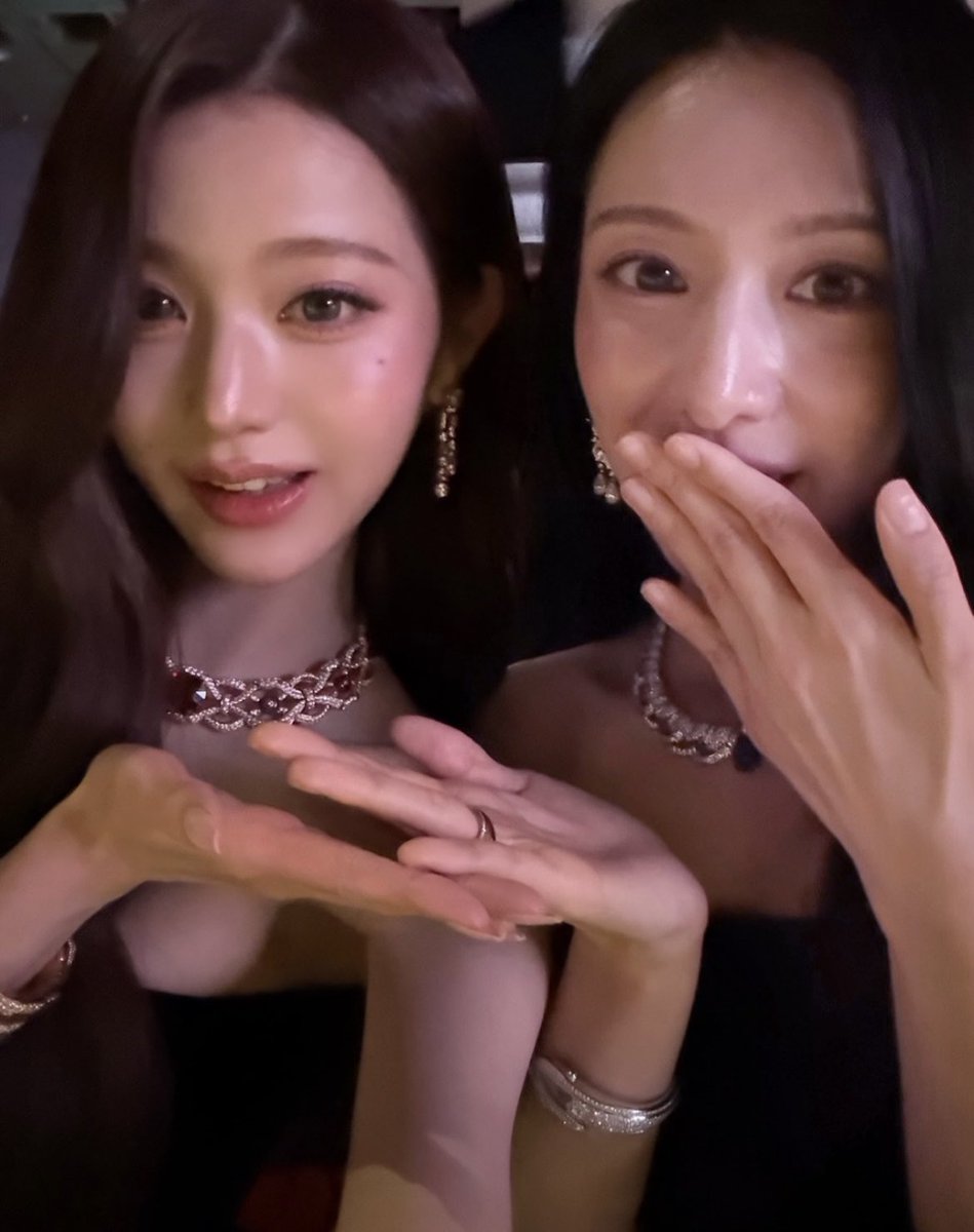 luvyayeo's tweet photo. 둘이 또 셀카 찍어줄거라고 믿을게여 https://t.co/OvT86vKxZr
