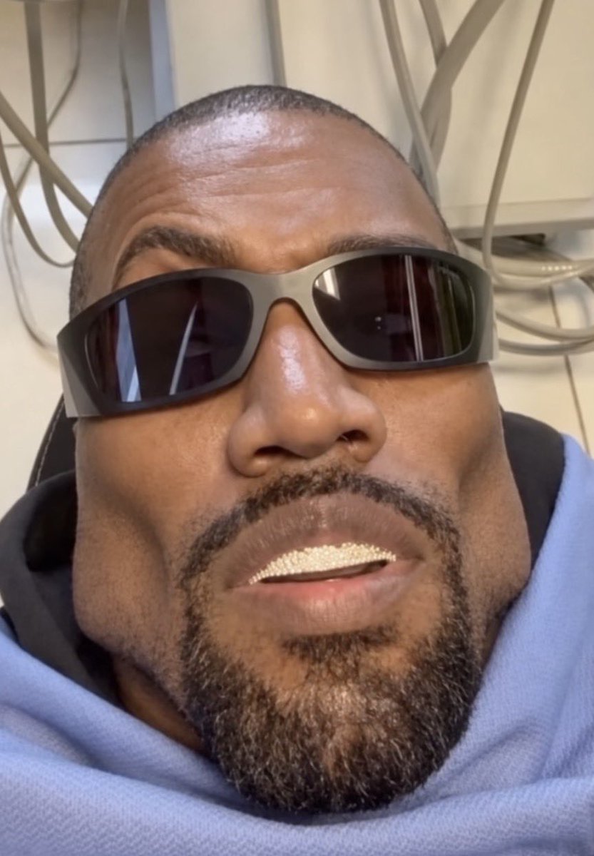 GODSAVEZJC's tweet photo. 天天讲人生意义反思社会的，感觉听个说唱都要讲究个意义，这种喷自己爸妈最狠了，估计还是最穷的 https://t.co/IU6FU45eCW