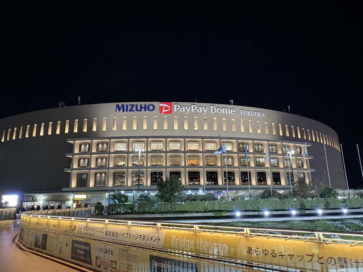 _hawkshawks's tweet photo. 残業のせいでクソ遅刻したがようやく着いた！ https://t.co/Z3kpEaqe0C