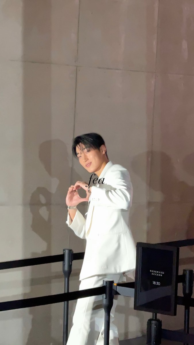 allforsan710's tweet photo. CHOI SAN HAS ARRIVED AT SONGEUN X BVLGARI EVENT OMG 😭 HE LOOKS SO GORGEOUS IN FULL WHITE!! 🤍 

CHOI SAN SHINES WITH BVLGARI
#CHOISAN #SANxBvlgari #산 #Bvlgari @Bulgariofficial @ATEEZofficial https://t.co/EUgY4rqBz0